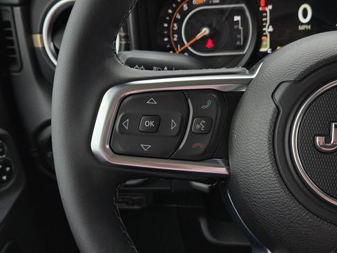 New 2026 Jeep Wrangler Unlimited Sahara AWD/4WD image 9