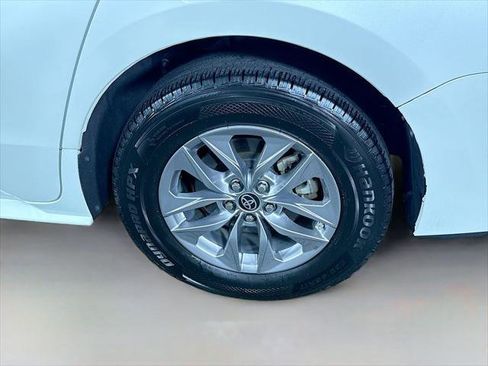 Certified 2021 Toyota Sienna XLE FWD image 37