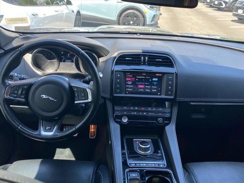 Used 2018 Jaguar F-PACE R-Sport AWD/4WD image 12