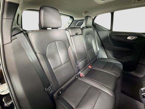 Certified 2025 Volvo XC40 B5 Core image 27