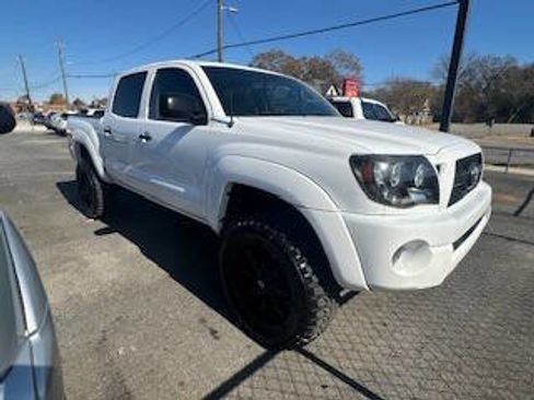 Used 2011 Toyota Tacoma PreRunner w/ SR5 Pkg #2 image 5