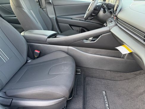 New 2025 Hyundai Elantra SEL image 20