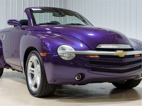 Used 2004 Chevrolet SSR w/ Preferred Equipment Group RWD image 21