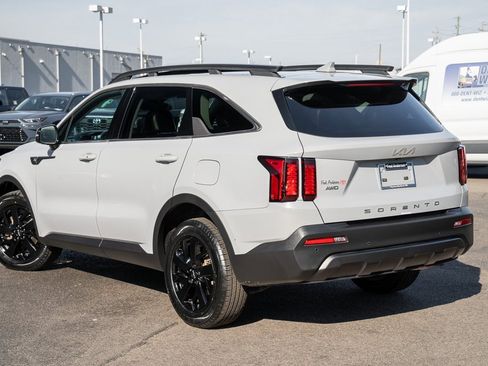 Used 2022 Kia Sorento S w/ Panoramic Sunroof Package image 4
