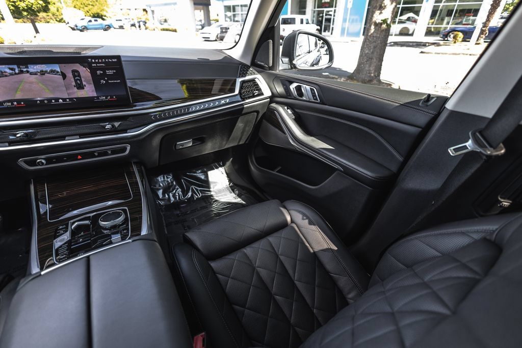 Used 2024 BMW X7 xDrive40i AWD/4WD image 23