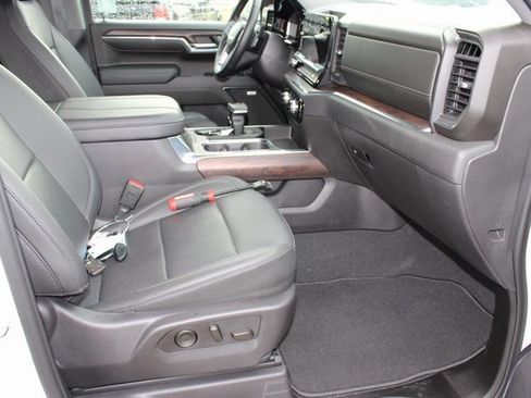 Used 2024 GMC Sierra 1500 SLT image 16