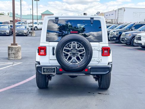 Used 2025 Jeep Wrangler Sahara image 3