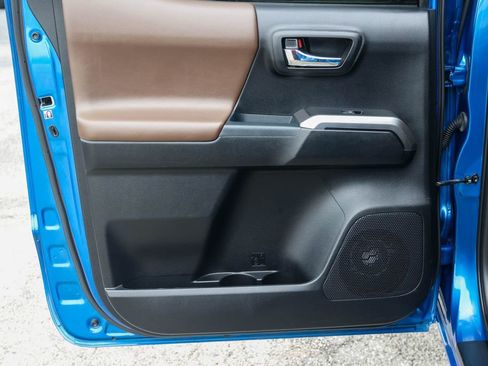 Used 2018 Toyota Tacoma Limited AWD/4WD image 7