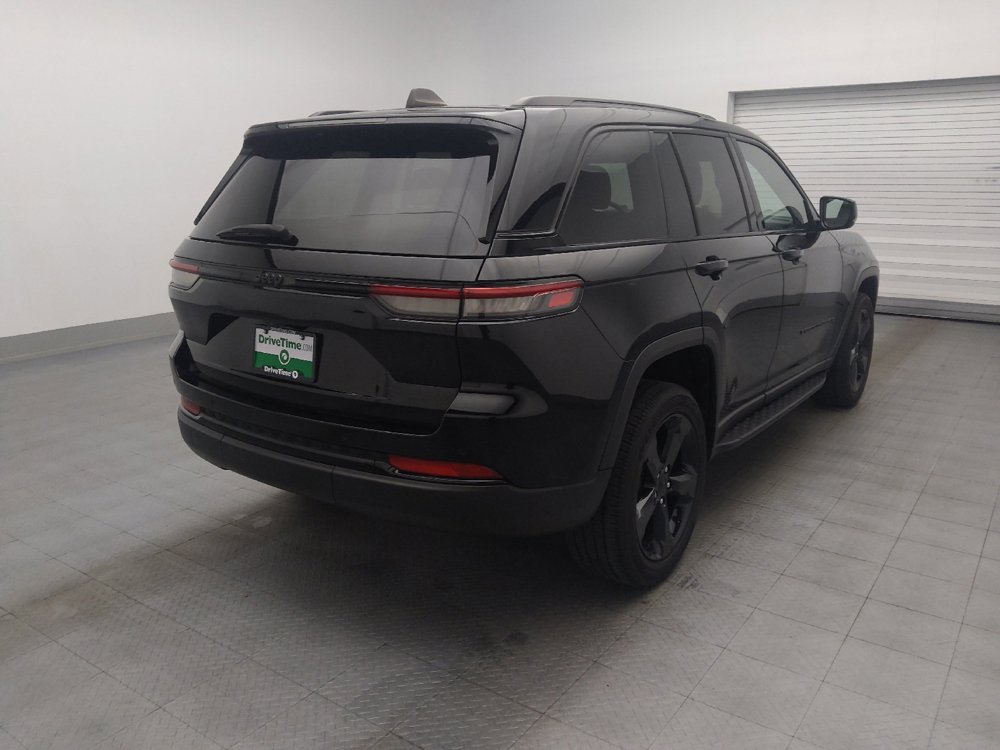Used 2023 Jeep Grand Cherokee Altitude RWD image 9