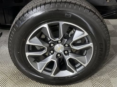 Used 2023 Chevrolet Silverado 1500 LT AWD/4WD image 34
