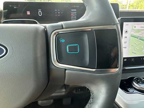 Used 2025 Ford Expedition Active AWD/4WD image 29