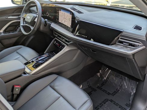 New 2025 Audi Q5 Premium image 9