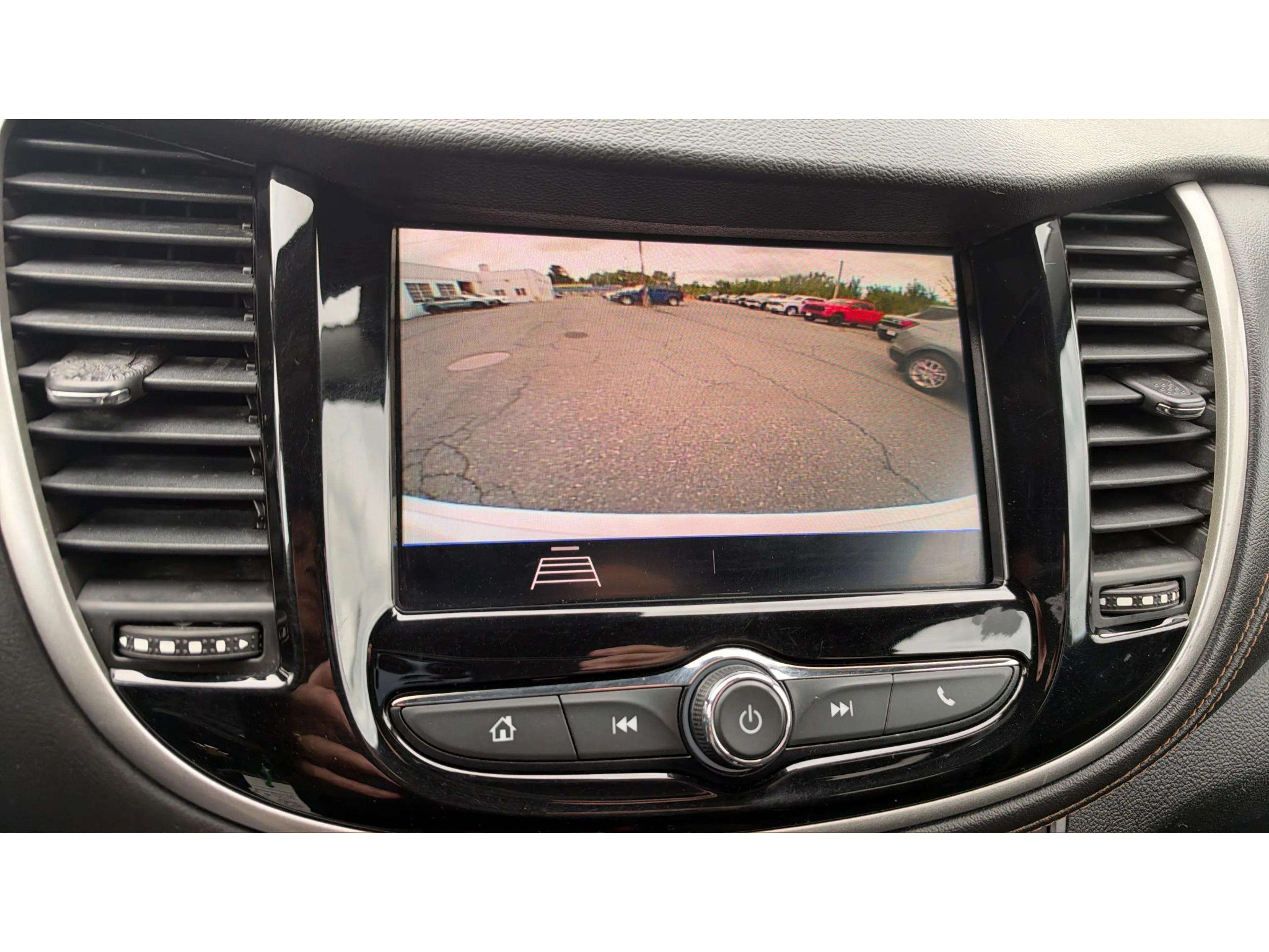 Used 2020 Chevrolet Trax LT AWD/4WD image 18