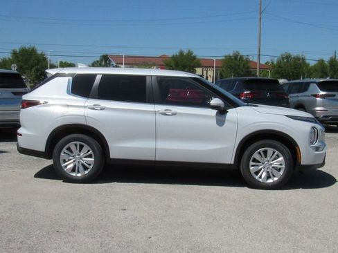 New 2026 Mitsubishi Outlander ES AWD/4WD image 2