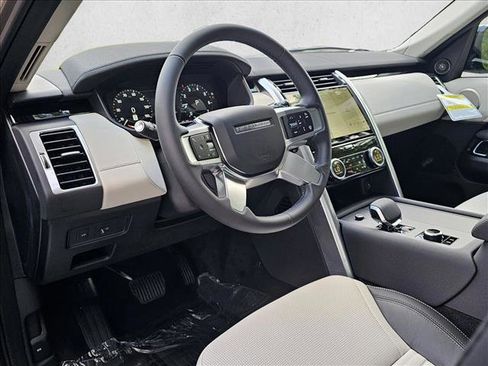 Certified 2025 Land Rover Discovery S AWD/4WD image 2