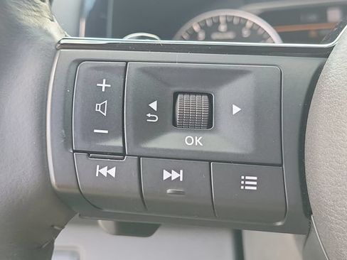 Used 2025 Nissan Pathfinder SL AWD/4WD image 9