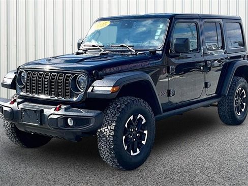 Used 2025 Jeep Wrangler Unlimited Rubicon image 2