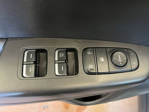 Used 2021 Kia Sportage LX image 12