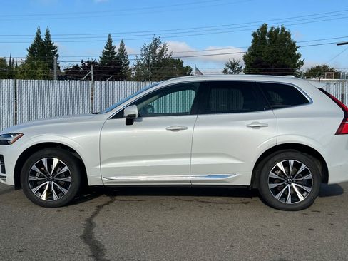 Used 2023 Volvo XC60 B5 Plus AWD/4WD image 2