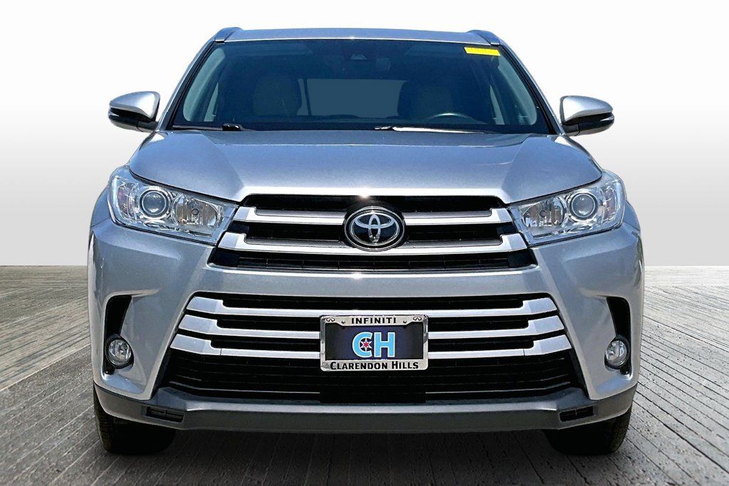 Used 2017 Toyota Highlander XLE AWD/4WD image 2