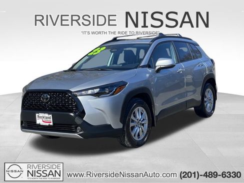 Used 2023 Toyota Corolla Cross LE w/ Moonroof Package image 1