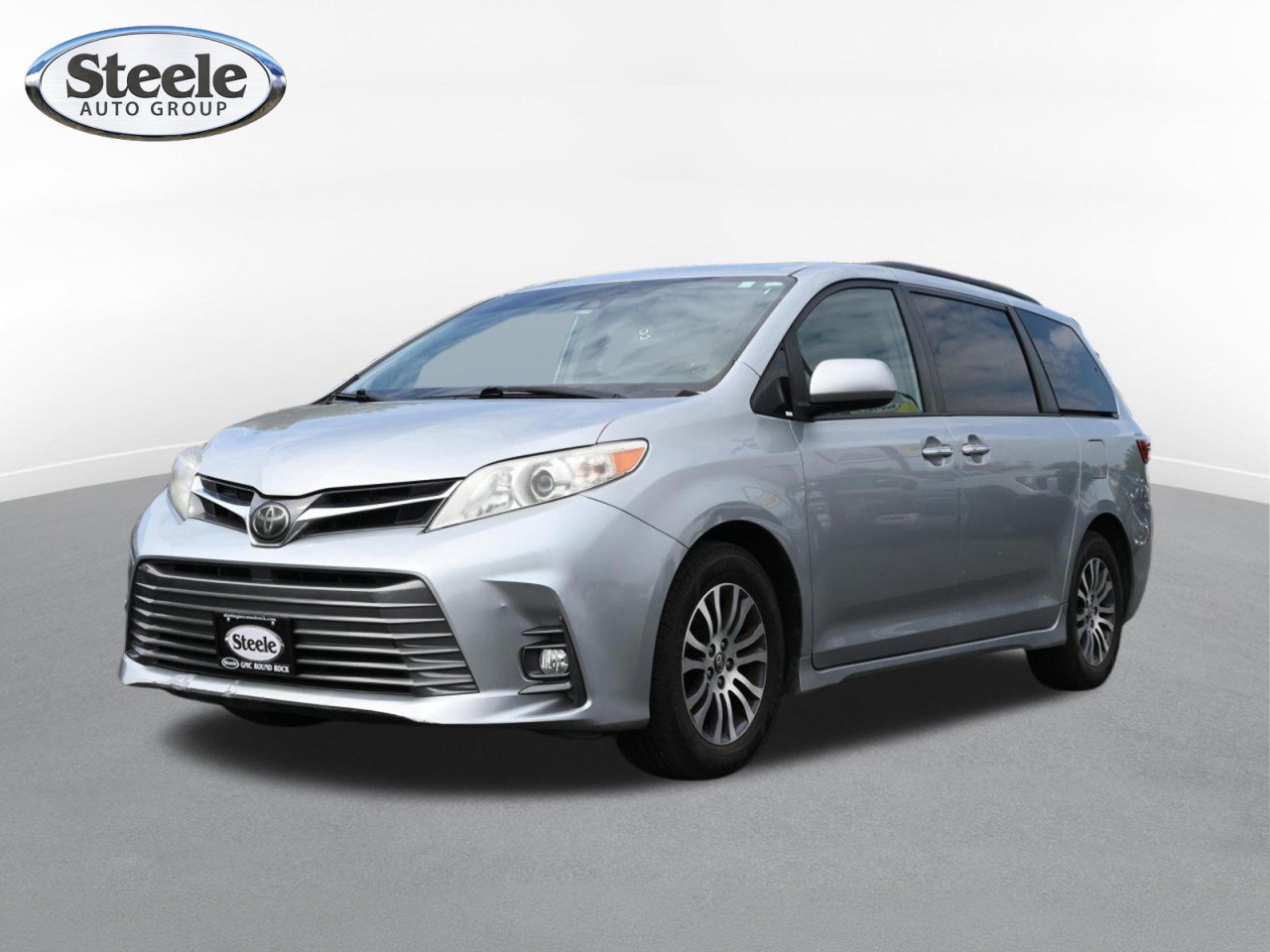 Used 2019 Toyota Sienna XLE FWD image 1