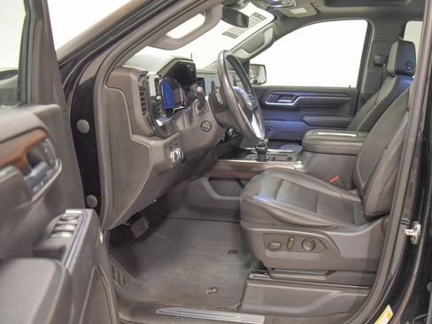 Used 2022 GMC Sierra 1500 SLT w/ SLT Convenience Package image 2