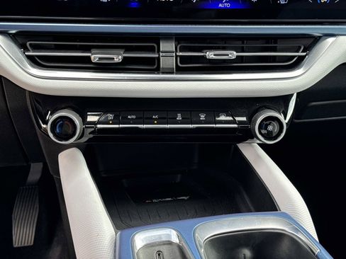 Used 2025 Chevrolet Equinox EV LT FWD image 22