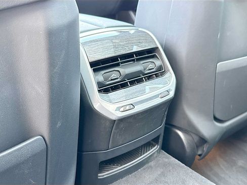 Used 2024 BMW 740i xDrive w/ Premium Package 2 AWD/4WD image 19