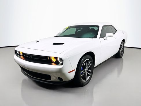 Used 2019 Dodge Challenger SXT image 10