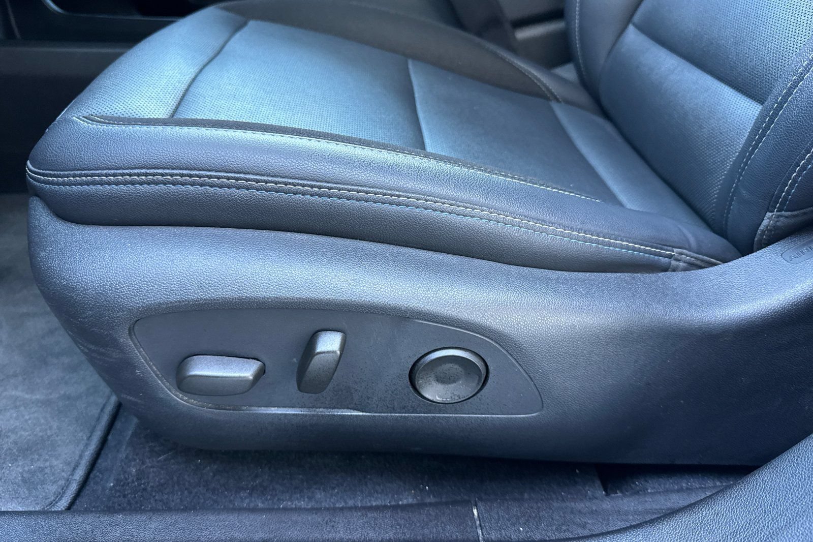 Used 2024 Chevrolet Equinox EV LT AWD/4WD image 13