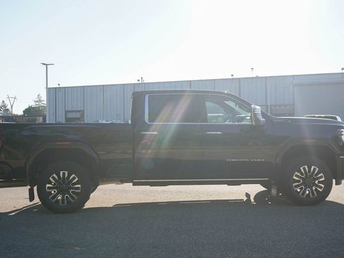 Used 2024 GMC Sierra 3500 Denali Ultimate AWD/4WD image 6