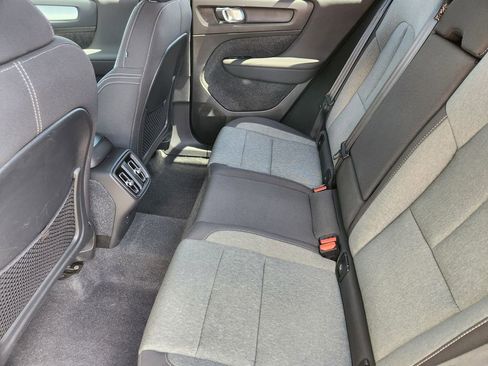 Used 2024 Volvo XC40 B5 Core AWD/4WD image 19