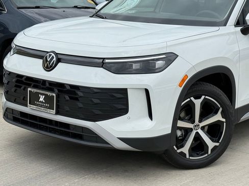 New 2026 Volkswagen Tiguan SE FWD image 2