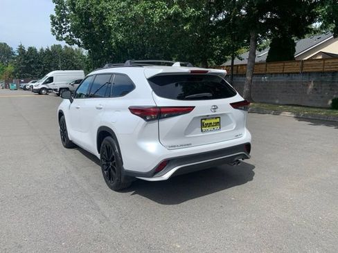Used 2023 Toyota Highlander XSE AWD/4WD image 3