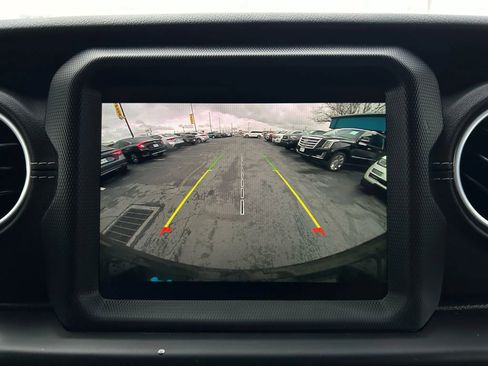 Used 2022 Jeep Wrangler Unlimited Sahara w/ Cold Weather Group image 15