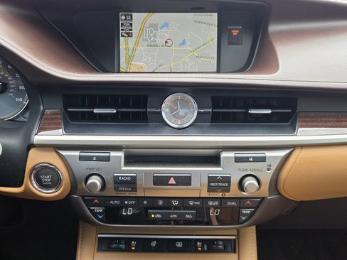 Used 2017 Lexus ES 350 w/ Luxury Package FWD image 19