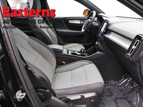 Used 2024 Volvo XC40 B5 Core AWD/4WD image 25