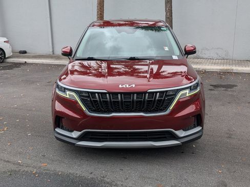 Used 2022 Kia Carnival LX image 2