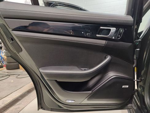 Used 2018 Porsche Panamera 4S image 47