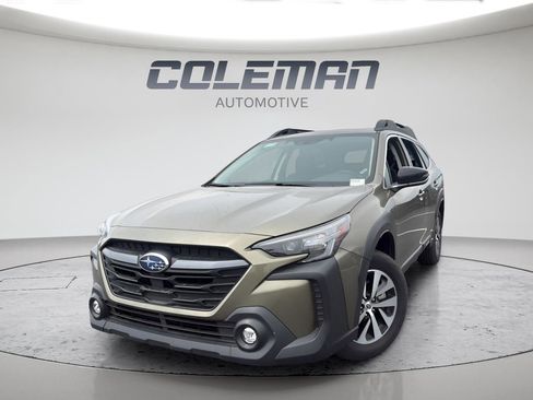 Used 2025 Subaru Outback Premium AWD/4WD image 1