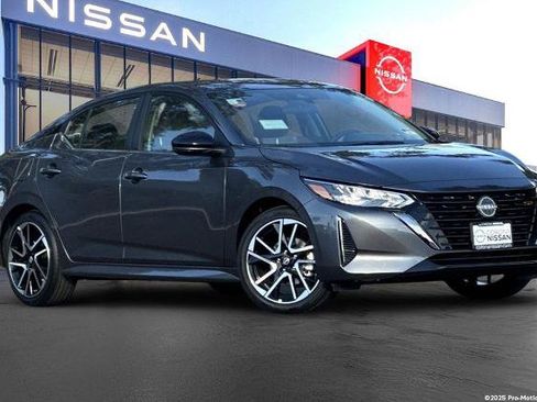 Certified 2025 Nissan Sentra SR FWD image 1