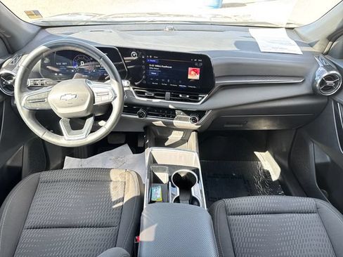 Used 2025 Chevrolet Equinox LT FWD image 12