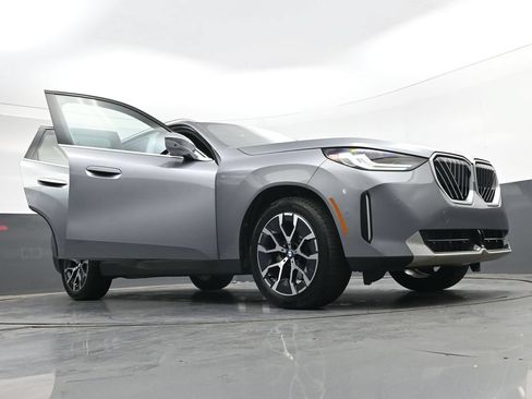 Used 2025 BMW X3 xDrive30i AWD/4WD image 45