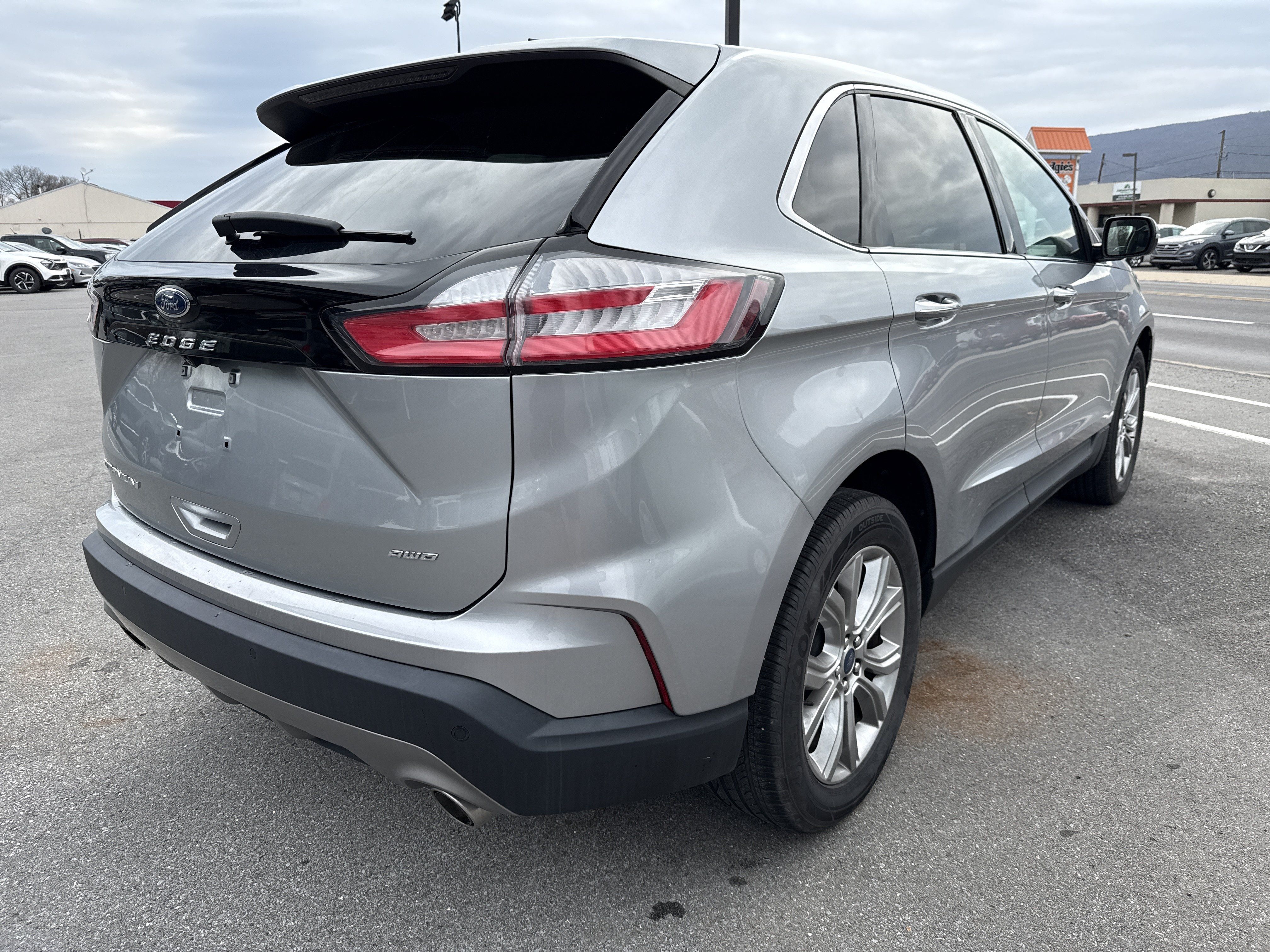 Used 2022 Ford Edge Titanium AWD/4WD image 3