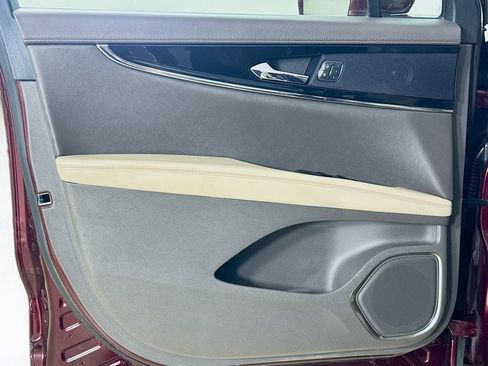 Used 2023 Lincoln Nautilus Reserve image 16