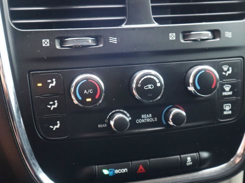 Used 2019 Dodge Grand Caravan SE w/ UConnect Hands-Free Group FWD image 60