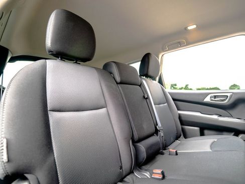 Used 2020 Nissan Pathfinder S AWD/4WD image 35