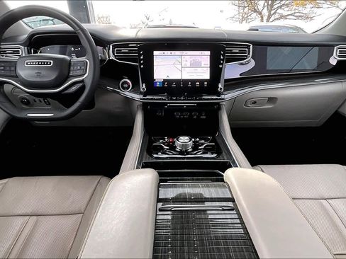 Used 2022 Jeep Wagoneer Series III w/ Premium Group I image 15