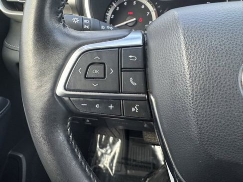 Used 2021 Toyota Highlander XLE image 12